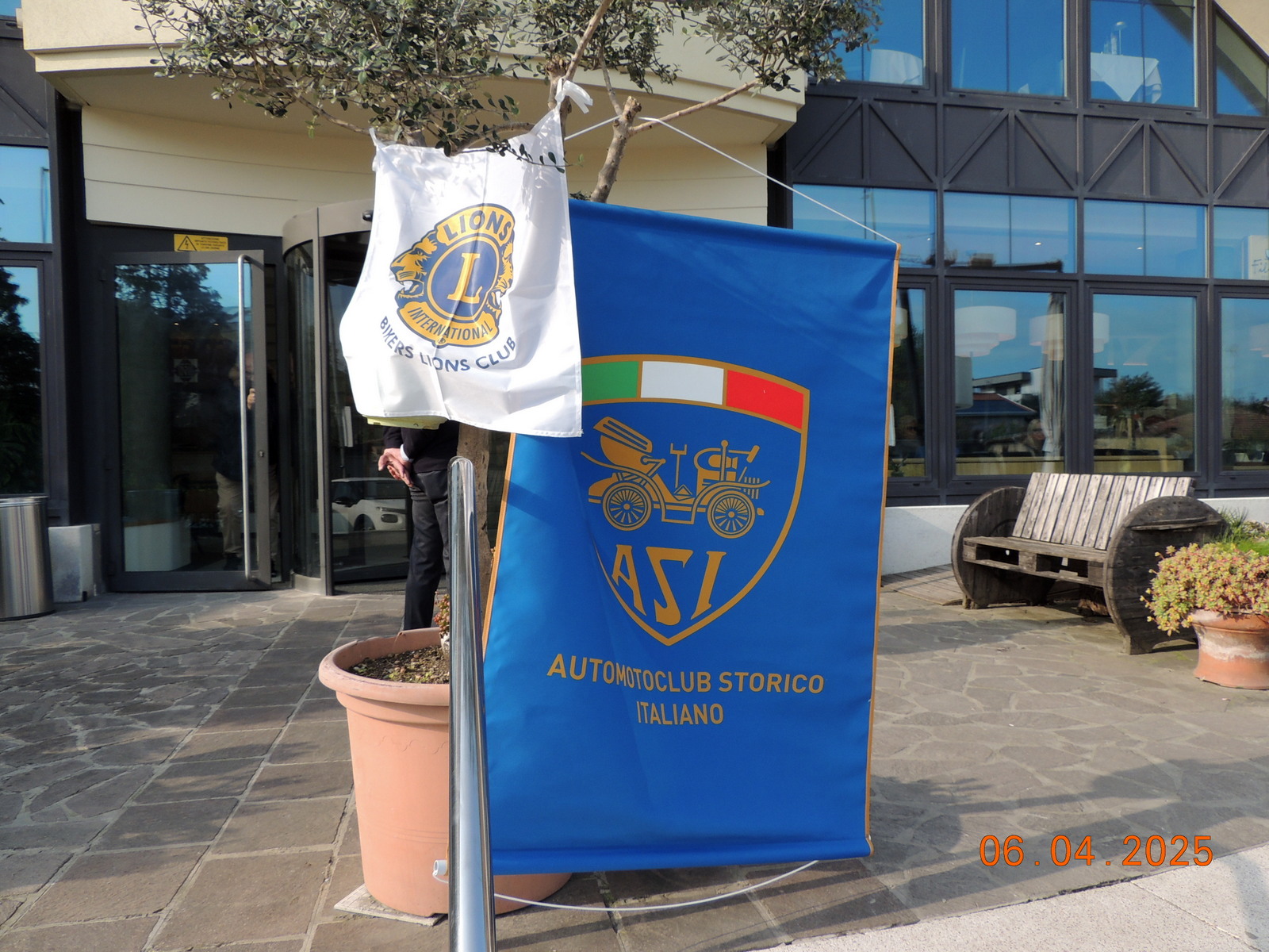 Foto n.4 - (Cliccare per chiudere la finestra)